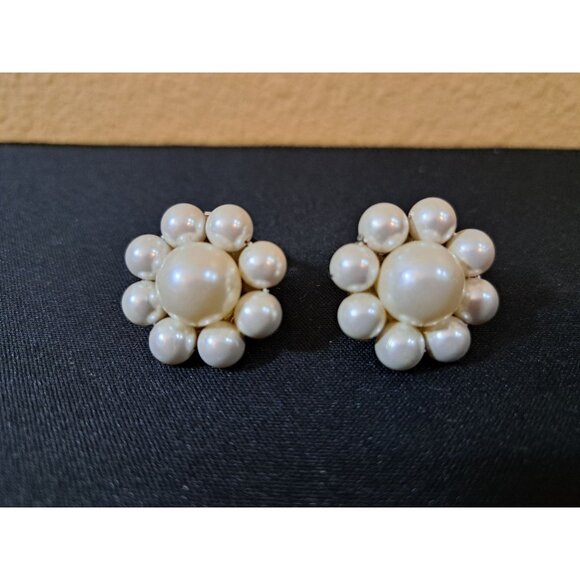 Vintage Cluster Faux Pearl Flower Clip-On Earrings - Picture 2 of 4